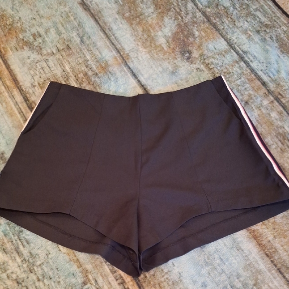 Essue Black Shorts with Red & White Stripe. Excellent Condition Size Medium - Picture 1 of 7